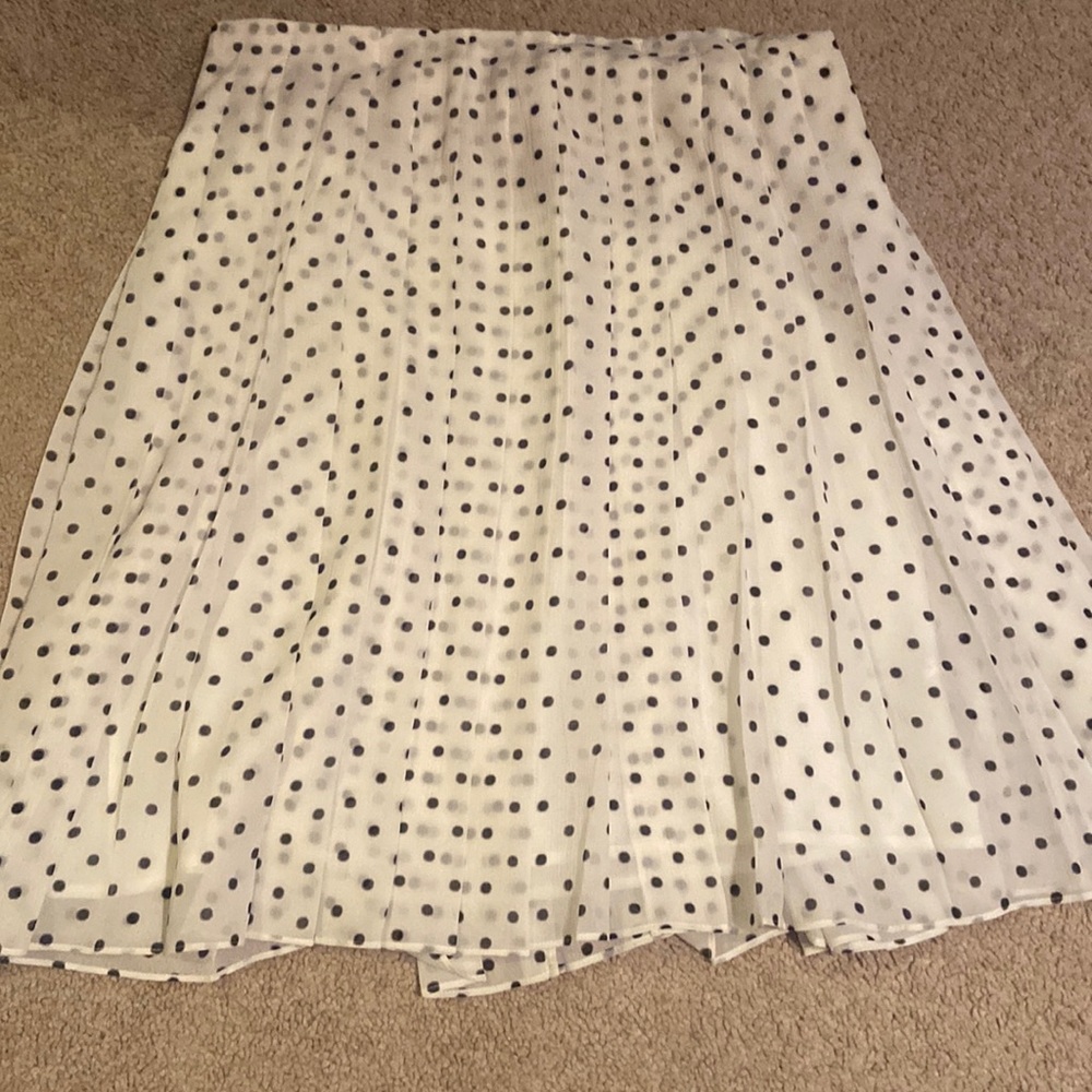 Theory pleated skirt. New without tags